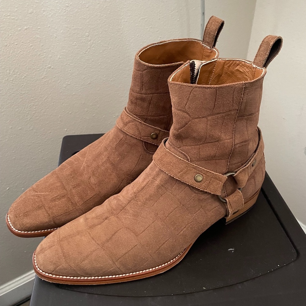 MEN'S SUEDE CHELSEA BOOTS